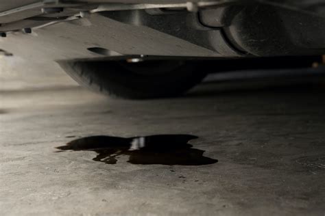 Why Is My Car Leaking Oil When Parked & How To。